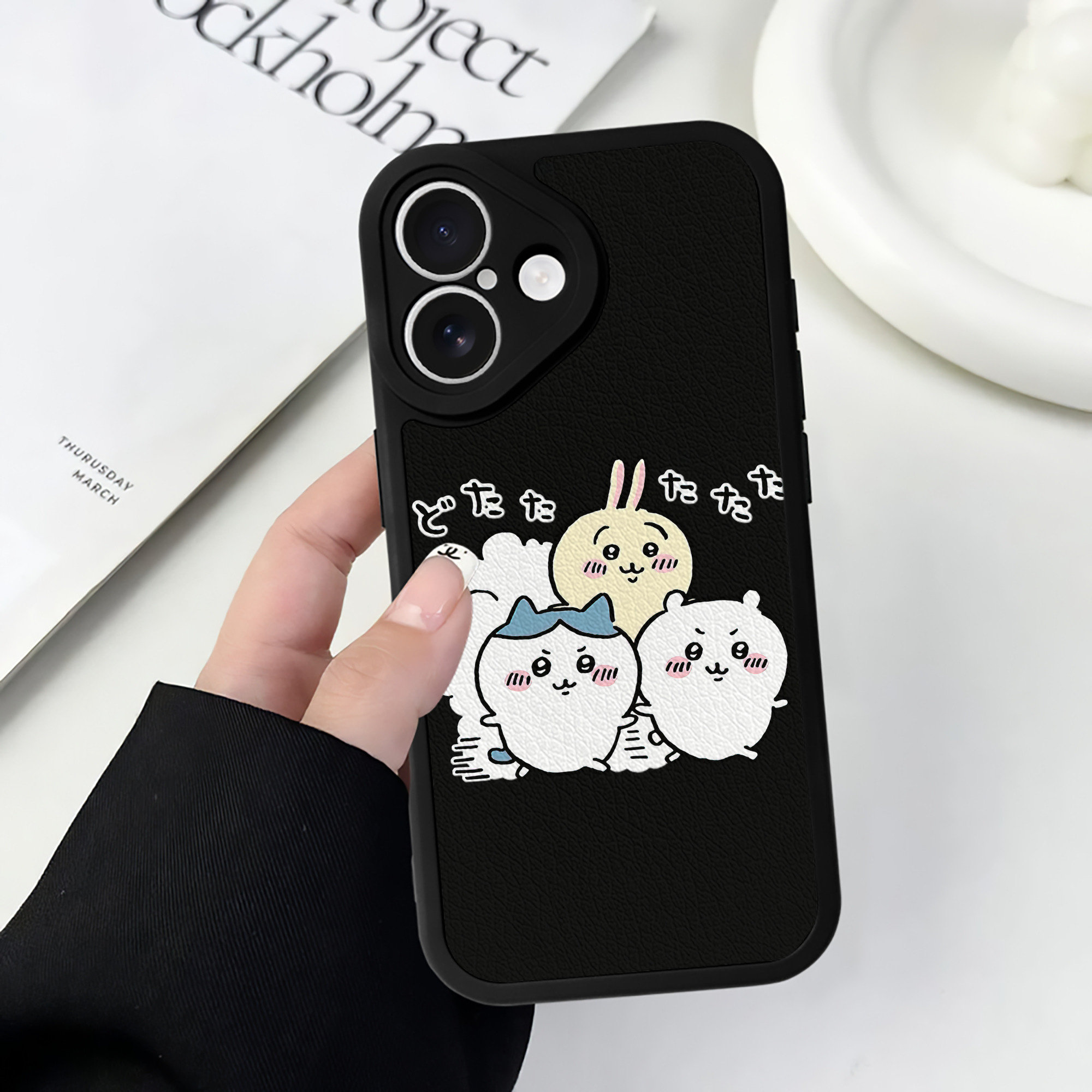 （画像用） ちいかわ ハチワレ Chii-kawa hachiware 【iPhone 16シリーズ対応】シリコンスマホケース（レザー調） 材質：シリコン